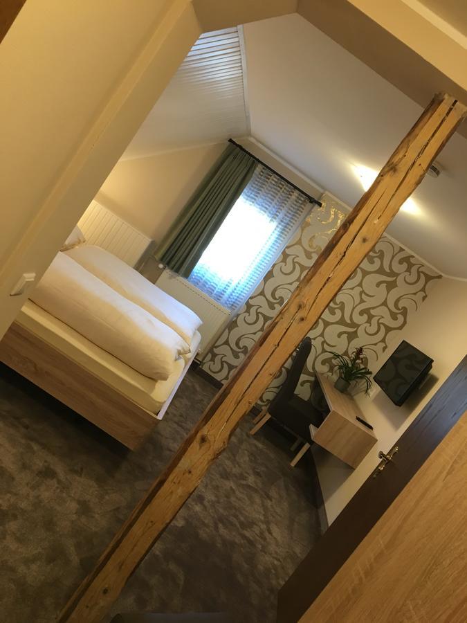 Dorfgasthof Schmitz Schalkenmehren Esterno foto