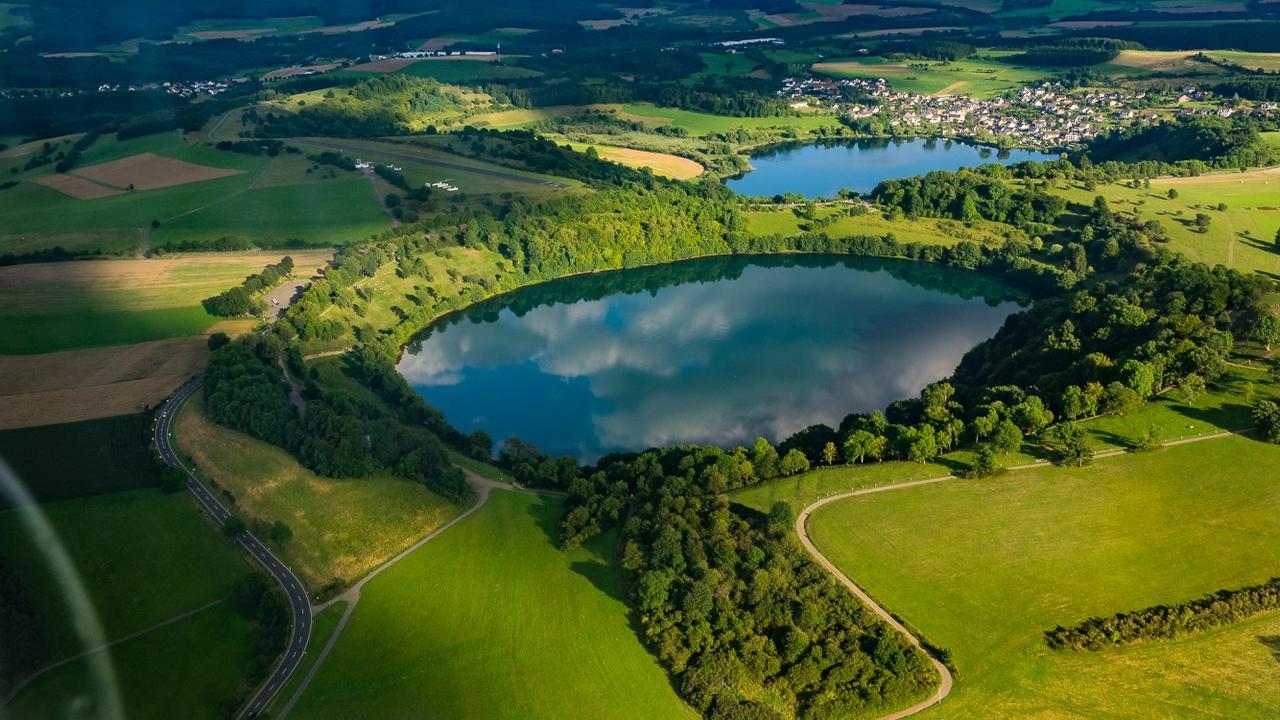 Dorfgasthof Schmitz Schalkenmehren Esterno foto